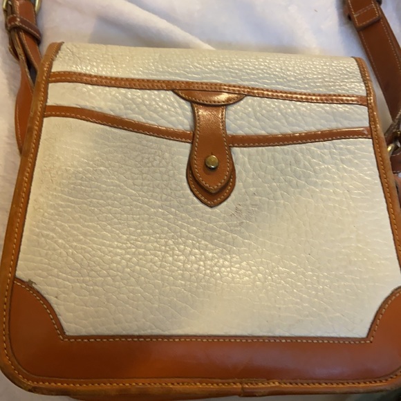 White and brown DOONEY and BOURKE shoulder hand bag. - Picture 3 of 7